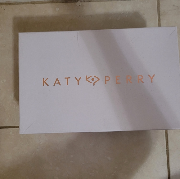 Shoes - Picture 7 of 7